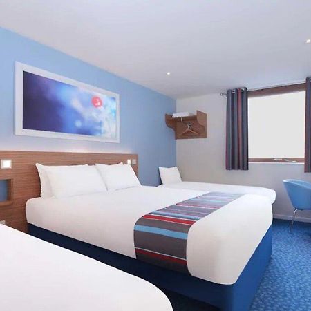 Travelodge Bracknell Central Buitenkant foto